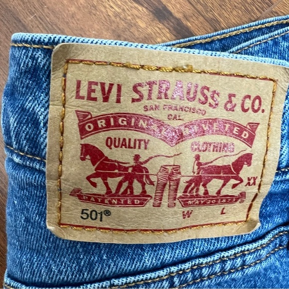 Levi’s 501 Cutoff High Rise Denim Jean Shorts Size 28 - Picture 4 of 5